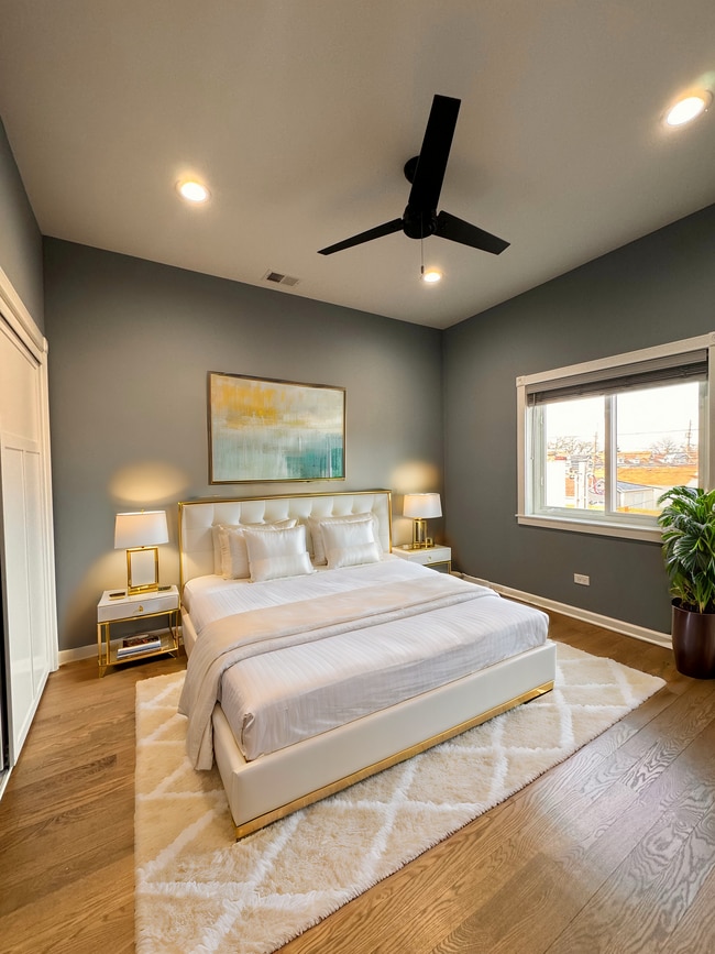 Dormitorio principal/Prácticamente preparado - 5938 W Montrose Ave