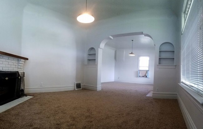 Building Photo - 265 E 400 N