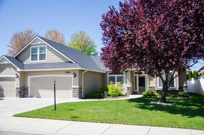 Foto del edificio - 5483 N Black Sand Ave
