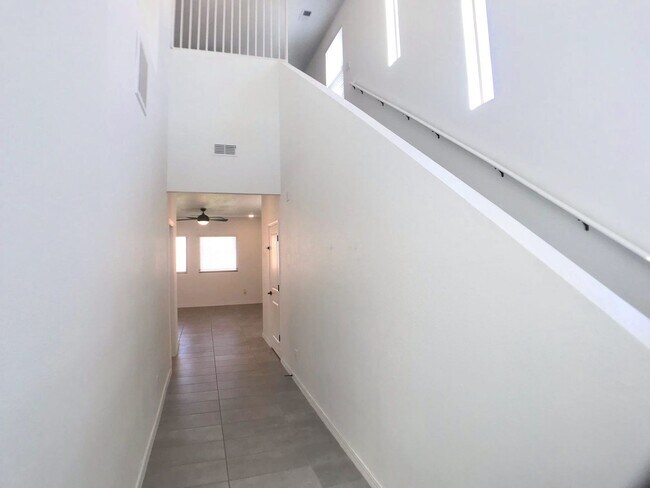 Foto del edificio - Gorgeous, Newer 3 bedroom in Los Lunas! Open Layout!