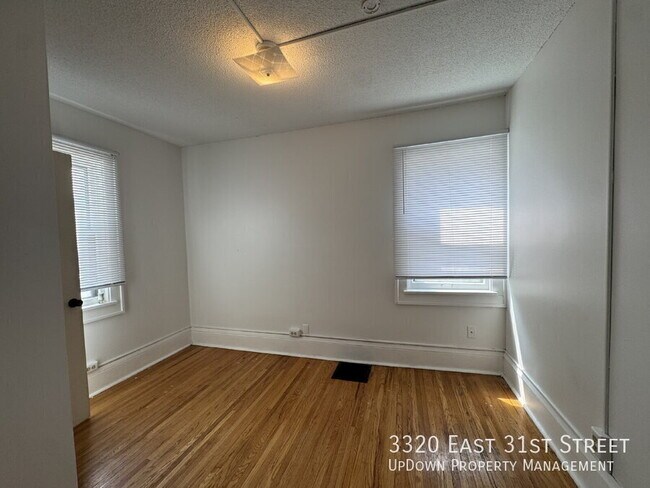 Foto del edificio - 3320 E 31st St