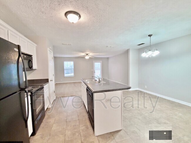 Building Photo - 4852 Laura Jeanne Blvd