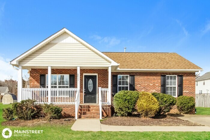 Foto principal - 2211 Saponi Village Ct, Winston-Salem, NC ...