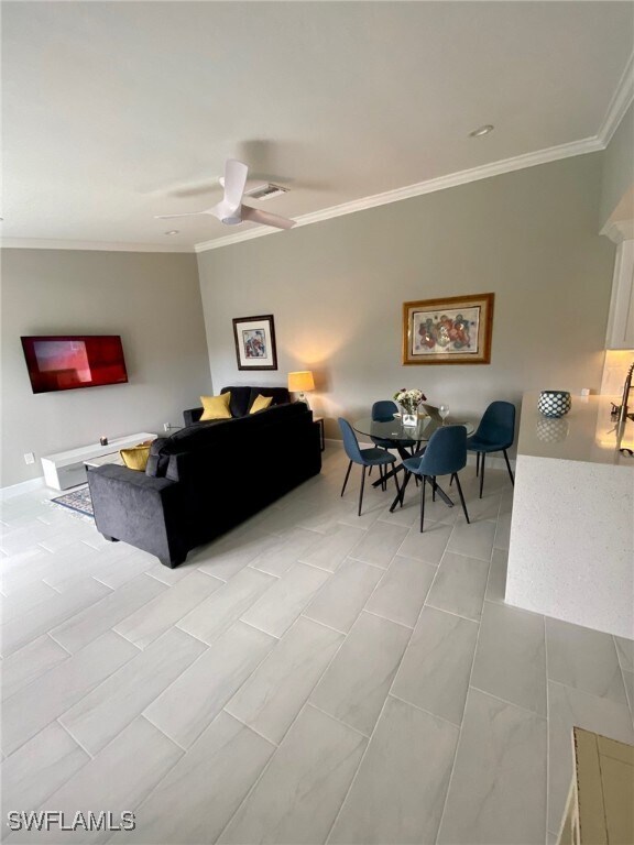Foto del edificio - 6303 Royal Woods Dr