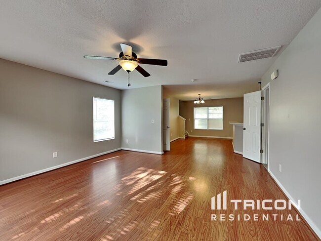Building Photo - 1734 Red Bird Cir SE