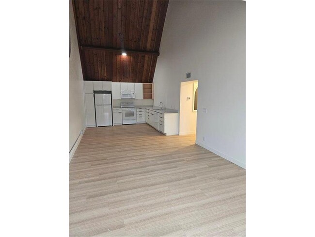 Building Photo - 3225 Minnehaha Pky