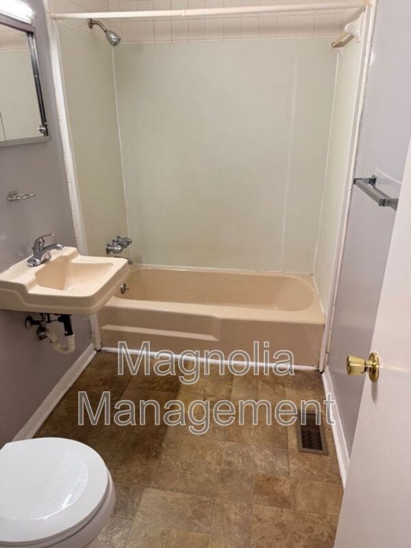 Foto del edificio - 1932 Oxford Rd