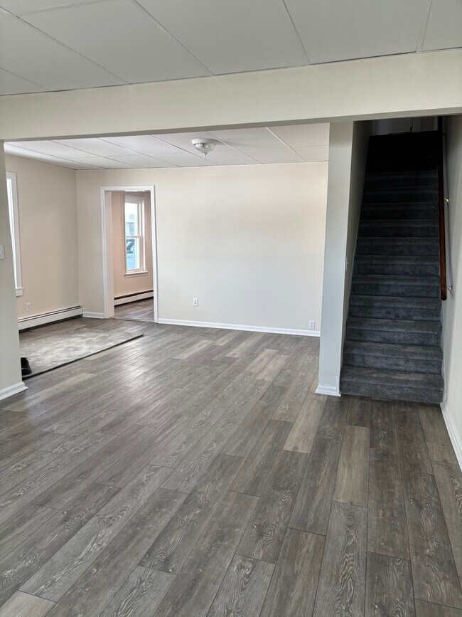 Vista desde el frente de la casa. - 14 Clove Ave