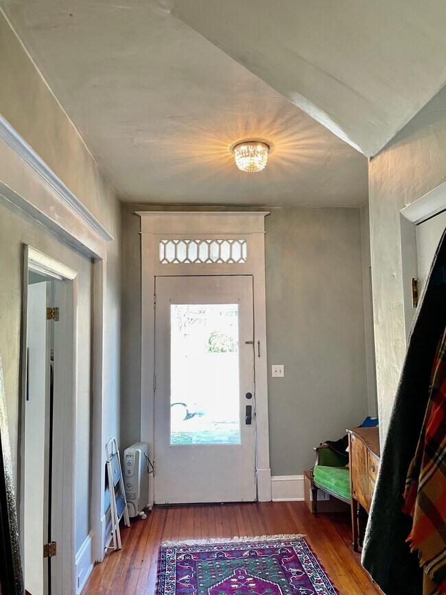 Foto del edificio - 422 Woods Ave SW