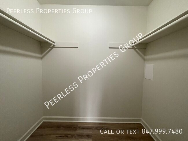 Building Photo - Spacious Newly Renovated 1 Bed/1Ba Apartment