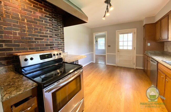 Building Photo - 517 Dellwood Dr