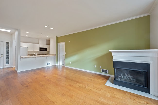 Building Photo - The Plaza on State - 2 bedrooms