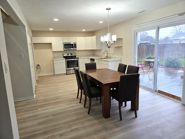 Building Photo - 3912 Riverside Cir