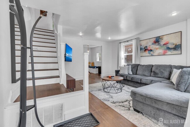 Foto del edificio - 1355 Hamilton St