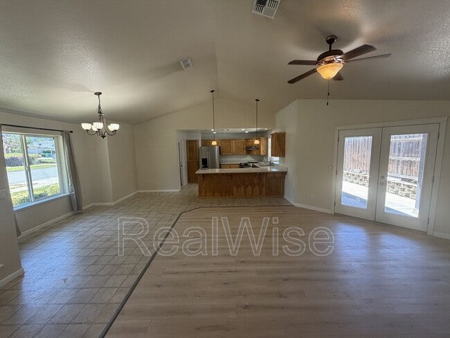 Building Photo - 1388 SW Kellenbeck Ave