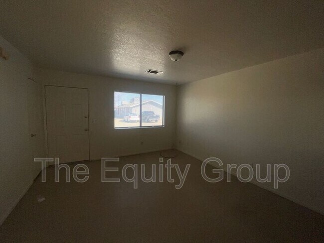 Building Photo - 10949 Thompson Dr
