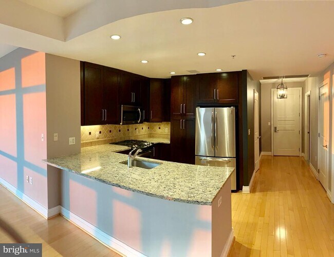 Building Photo - 8220 Crestwood Heights Dr