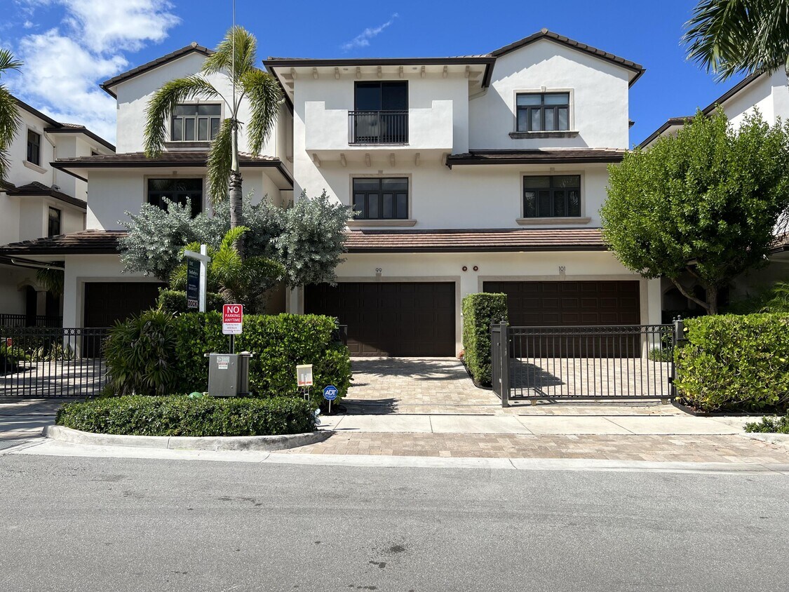 99 Isle of Venice Dr, Fort Lauderdale, FL 33301 Townhome Rentals in