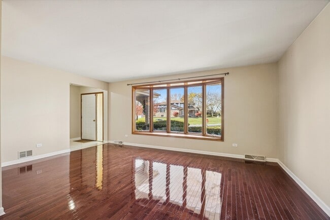 Foto del edificio - 9S525 Allison Ct