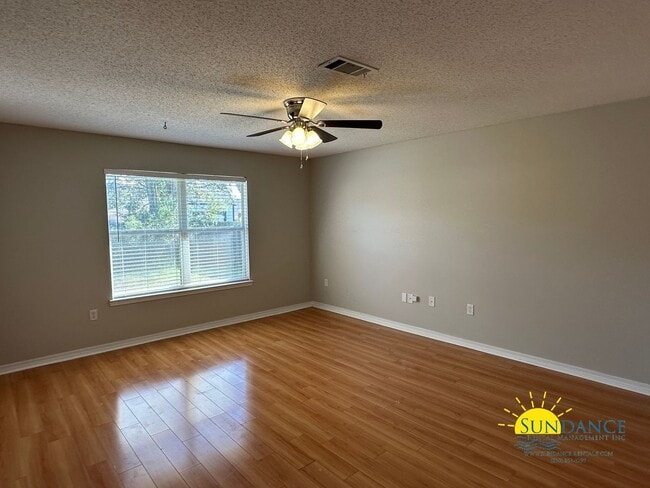 Foto del edificio - Beautiful 4 Bedroom Home in Navarre!