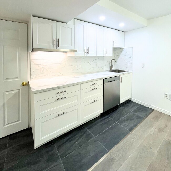 Photo du bâtiment - 1570 Beaverbrook Av