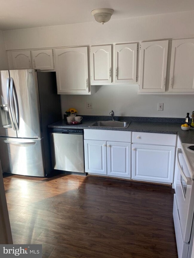 Building Photo - 4766 Tapestry Dr