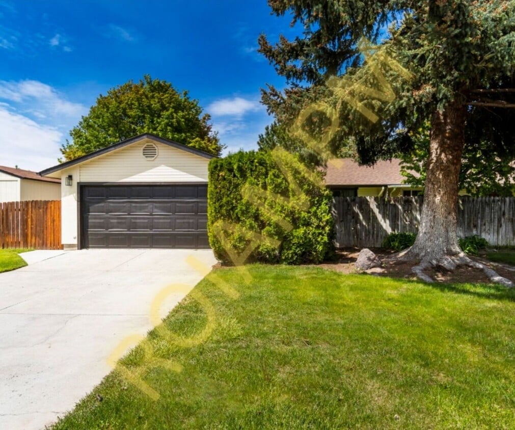 Primary Photo - Charming 3 Bed, 2 Bath Home in PRIME Twin ...