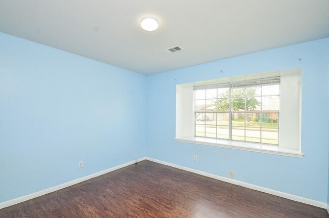 Foto del edificio - 8311 Springtime Ln