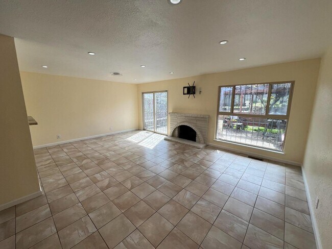 Building Photo - 1331 Felton St