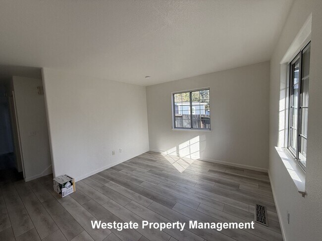 Foto del edificio - 737 Judith Ct