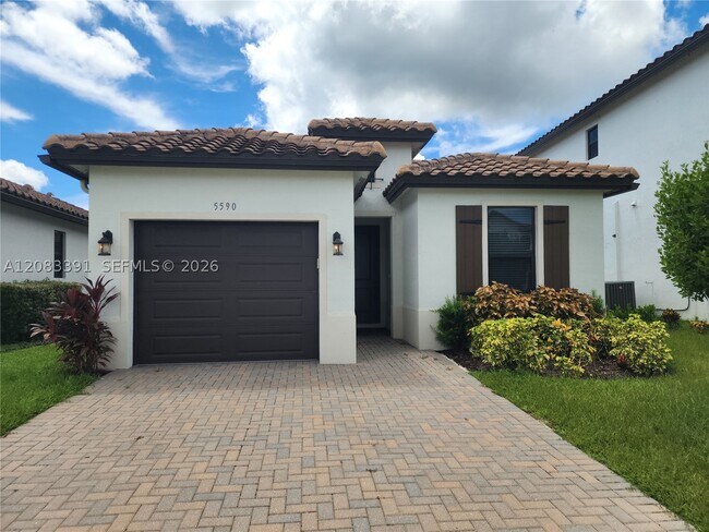 Building Photo - 5590 Carrera 5590