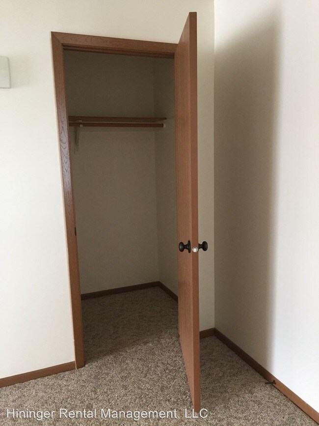 Foto del edificio - 227 E Veterans St