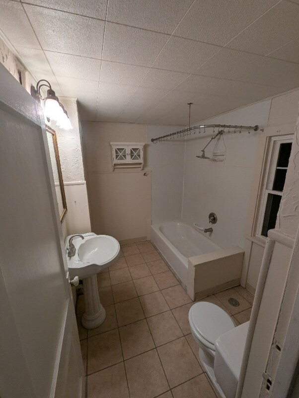 Building Photo - 541 Altgeld St