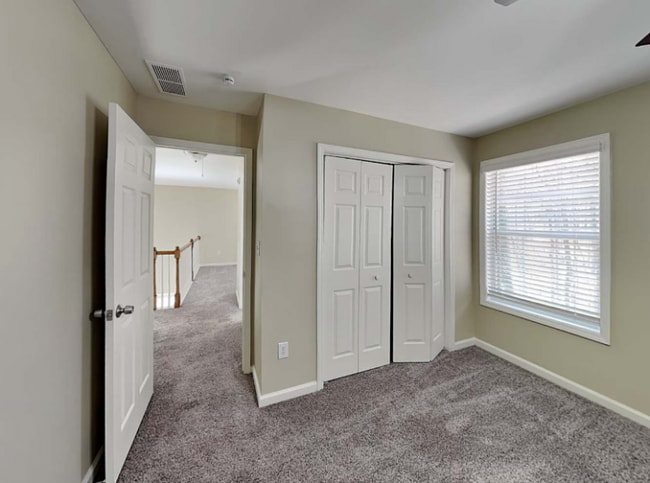 Building Photo - 2182 Moorewood Ln S E