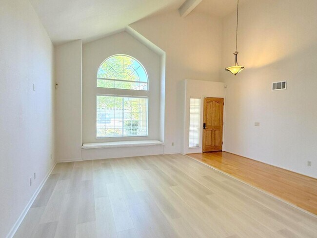 Building Photo - Terrific Danville Location Near Schools ! ...