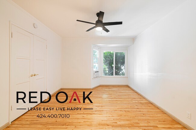Foto del edificio - ~1 Month FREE~ Stunning and Sunlit One Bed...