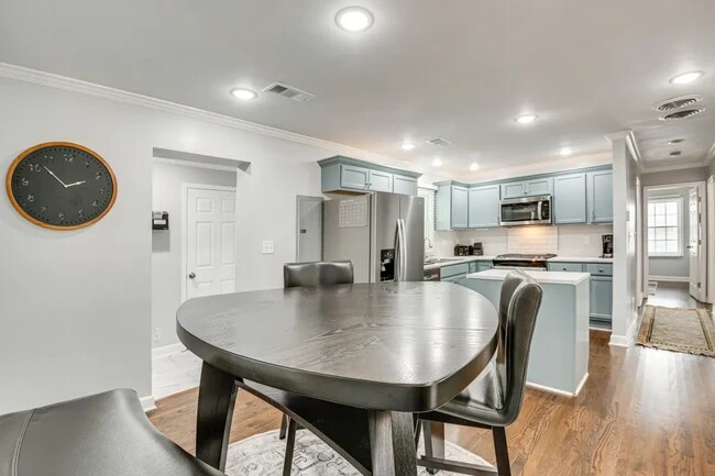 Building Photo - 432 Sargent Dr SE