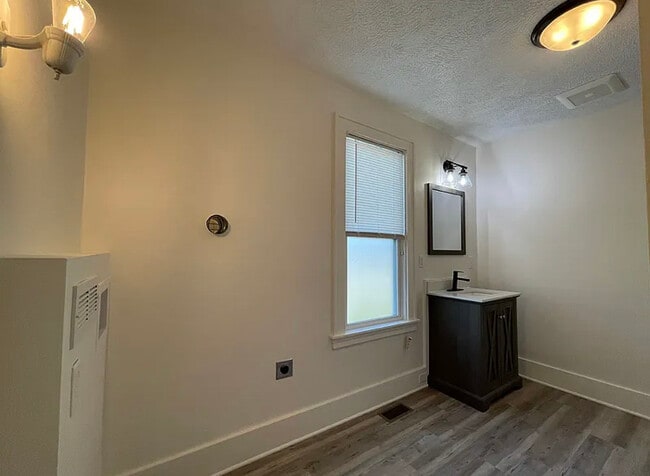 Foto del edificio - 1323 Leonard St NE