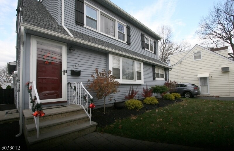 Primary Photo - 468 Broughton Ave