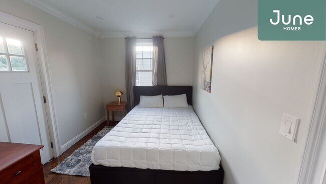 Building Photo - ROOM ONLY in 5-bed/1.5-bath Home