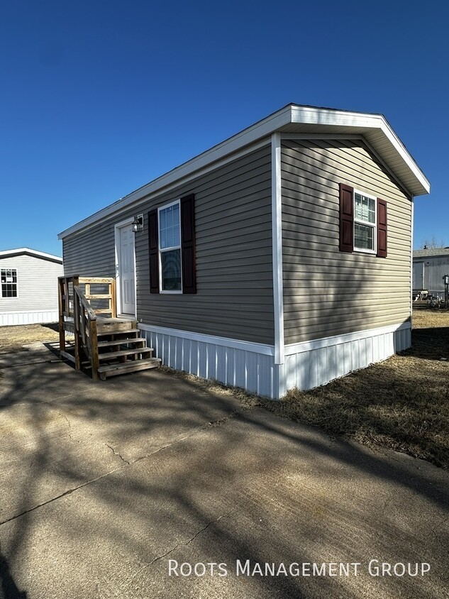 Primary Photo - Home Available to Lease or Purchase - Appl...