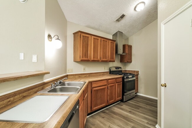 Building Photo - 901 Briarcreek Dr