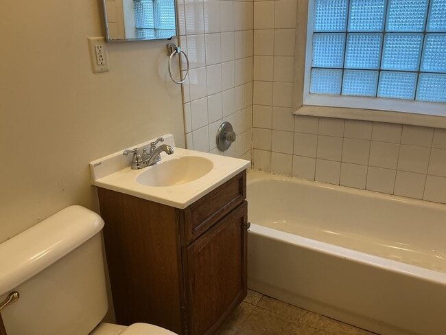 Foto del edificio - 3133 W Clybourn St