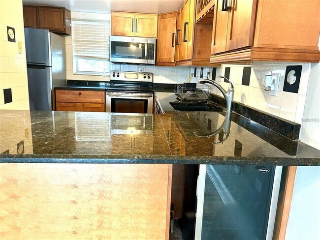 Foto del edificio - 6042 Amberly Ave