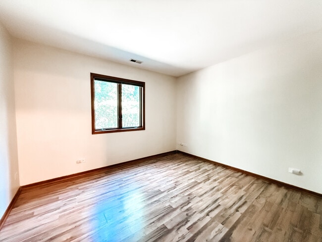 Building Photo - 1501 N Milwaukee Ave