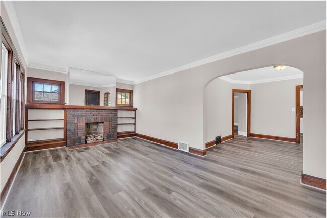 Foto del edificio - 10602 Langton Ave