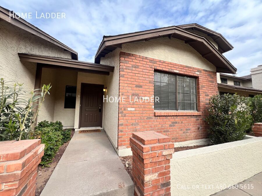 Foto principal - Gilbert 2-Bedroom Townhome with Modern Upg...