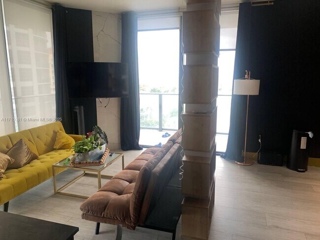 Foto del edificio - 121 NE 34th St