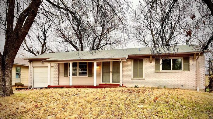 Primary Photo - Fantastic 3bd/2ba home! Let yourself in!