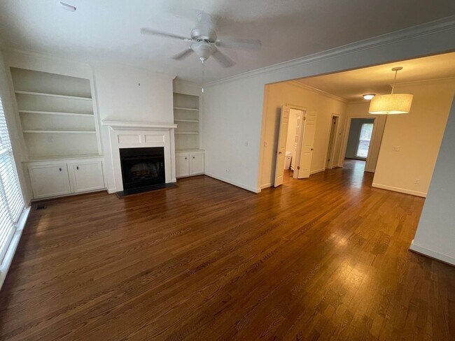 Building Photo - 3 bdrm / 3 bath Townhome - Coming Soon!